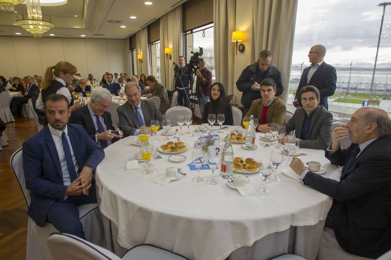 Imágenes del Foro Económico celebrado este miércoles, con la participación de Pablo Gimeno, analista y presidente de PGS