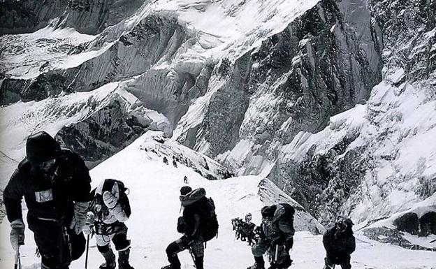 En 1996, el Everest vivió su mayor tragedia alpinista. 