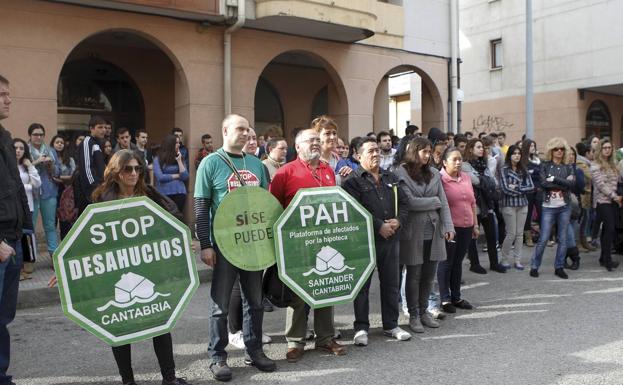 Concentración para paralizar un desahucio en El Astillero.