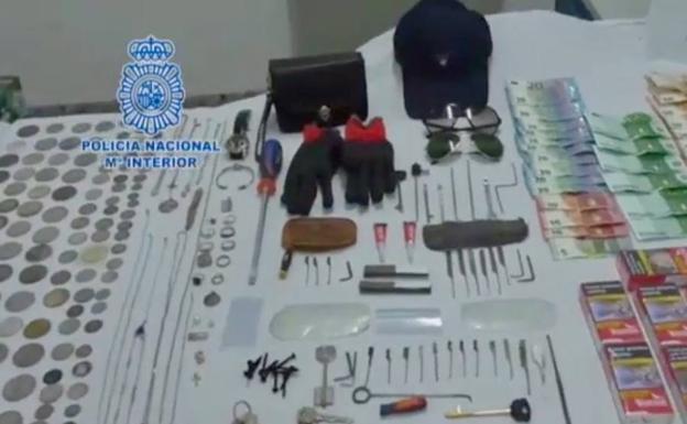 Algunos de los objetos que se ha incautado la Policía Nacional.