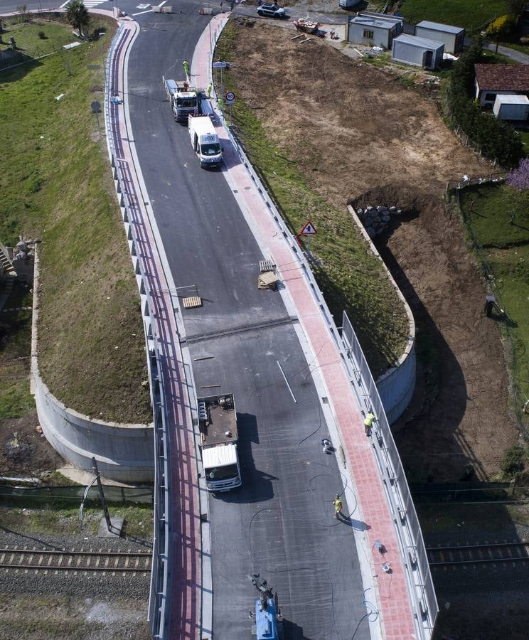 Tras cinco años de espera, Reocín y Alfóz de Lloredo estrenan hoy un viaducto esperado durante cinco años que ha costado 3,8 millones de euros.