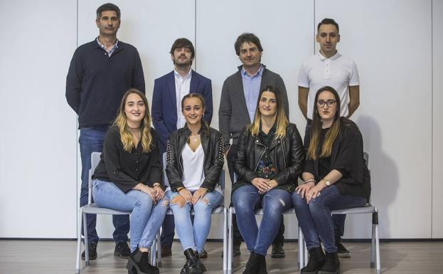 Grupo Juribama. De pie: José Antonio Cadelo (profesor); Javier Pato (Mi Morada); José Casuso (profesor)y Francisco Javier de la Fuente (tutore2). Abajo el equipo: Marta Domínguez; Judith Coma; Bárbara Palazuelo y Margarita Fuarros. 