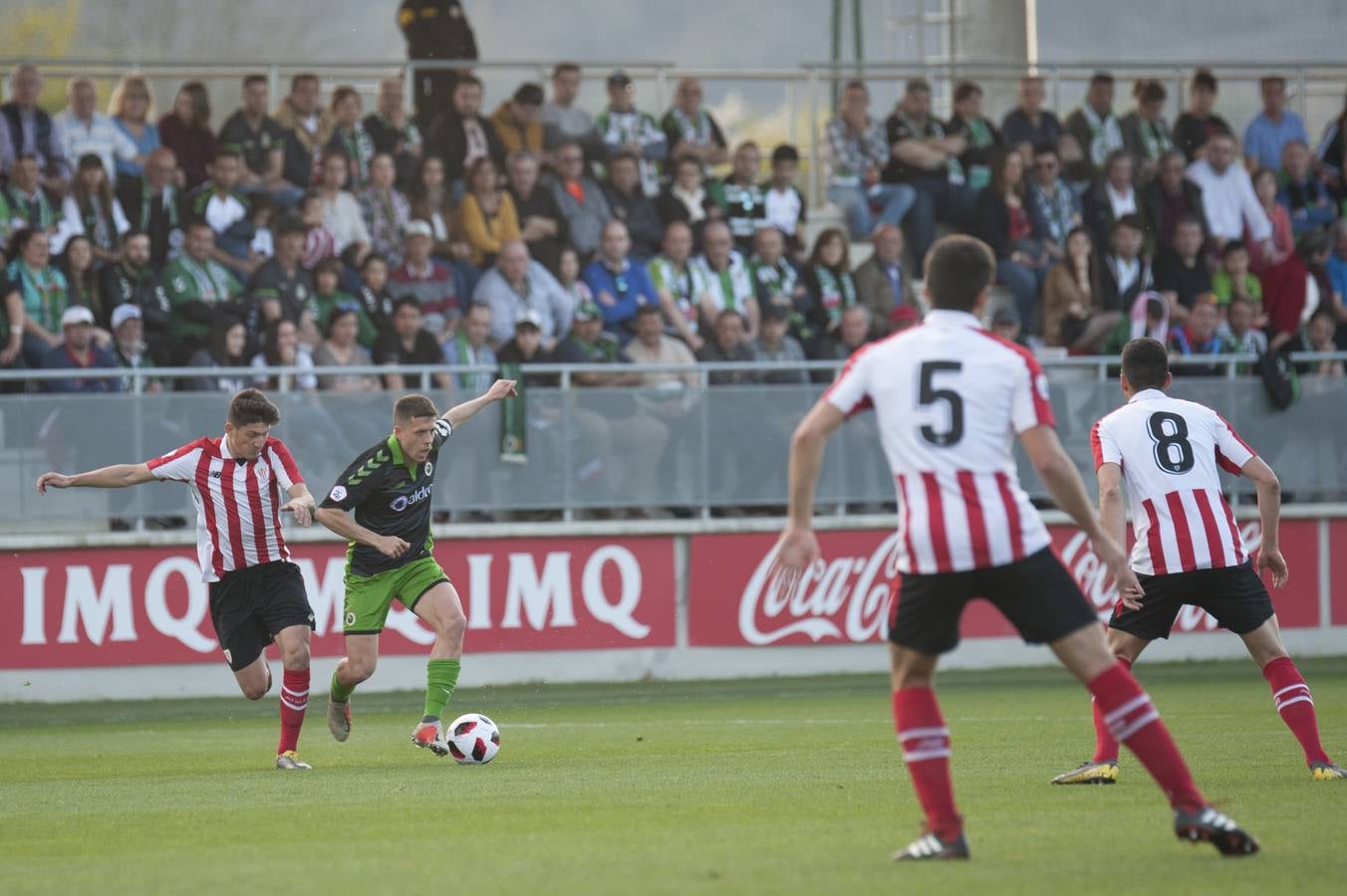 Fotos: Imágenes del choque entre el Athletic B y el Racing en Lezama