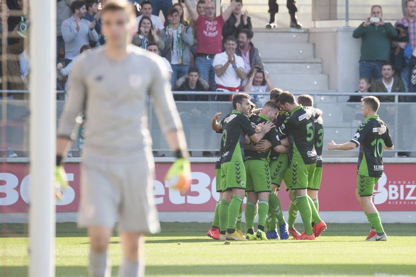 Fotos: Imágenes del choque entre el Athletic B y el Racing en Lezama