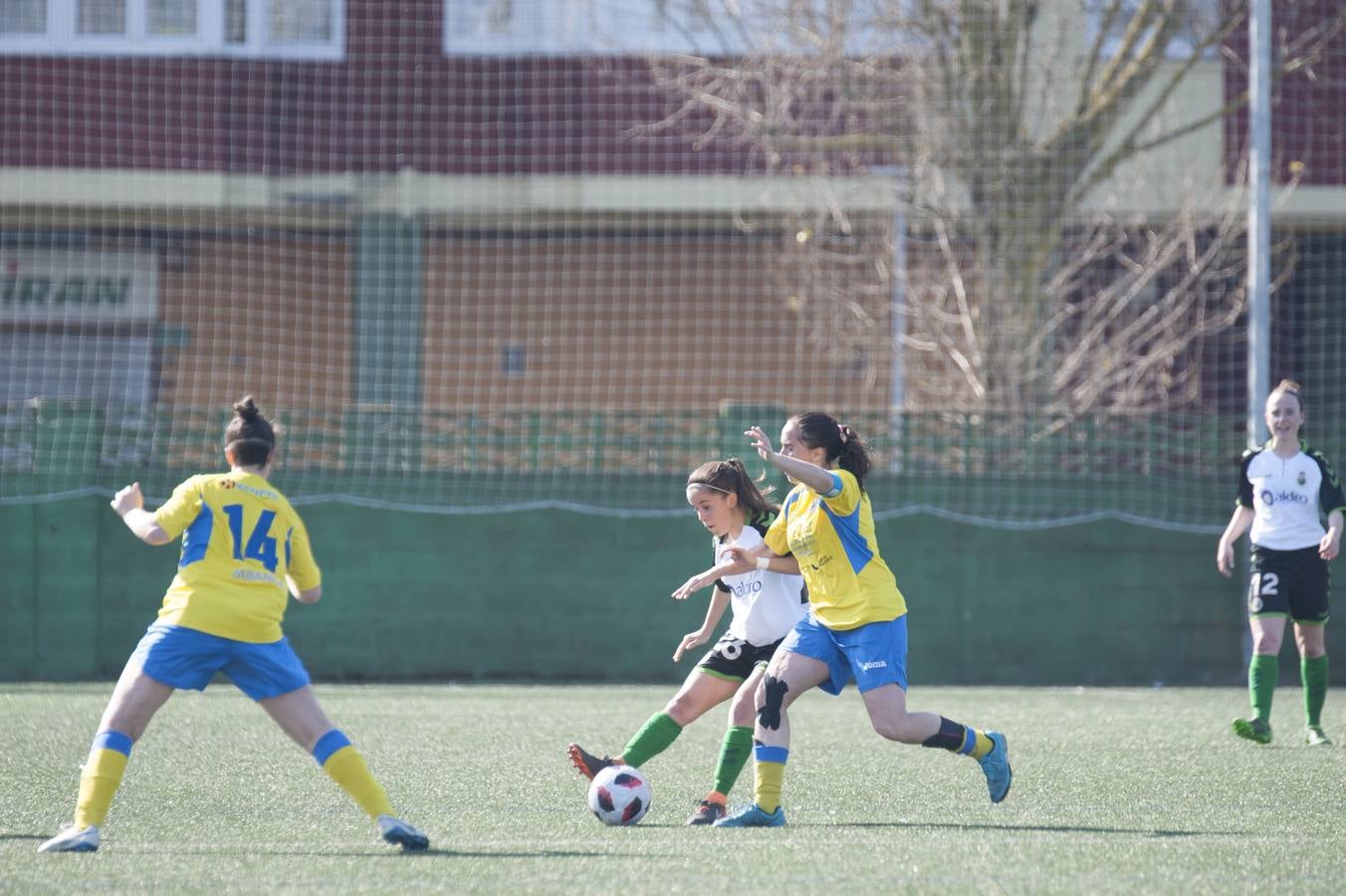 Fotos: Imágenes del partido Racing Féminas - Atlético Arousana