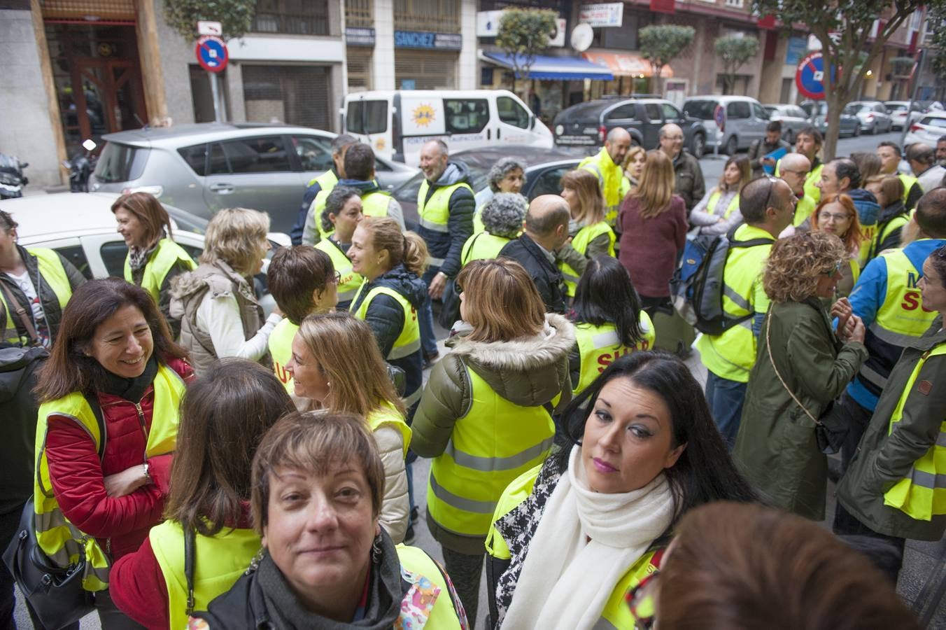 Fotos: Los trabajadores del SUAP se cioncentran ante Sanidad