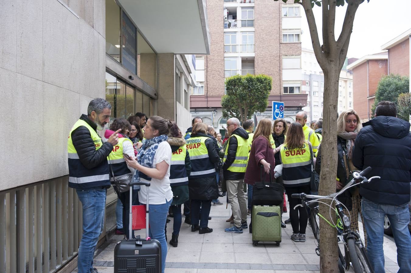 Fotos: Los trabajadores del SUAP se cioncentran ante Sanidad