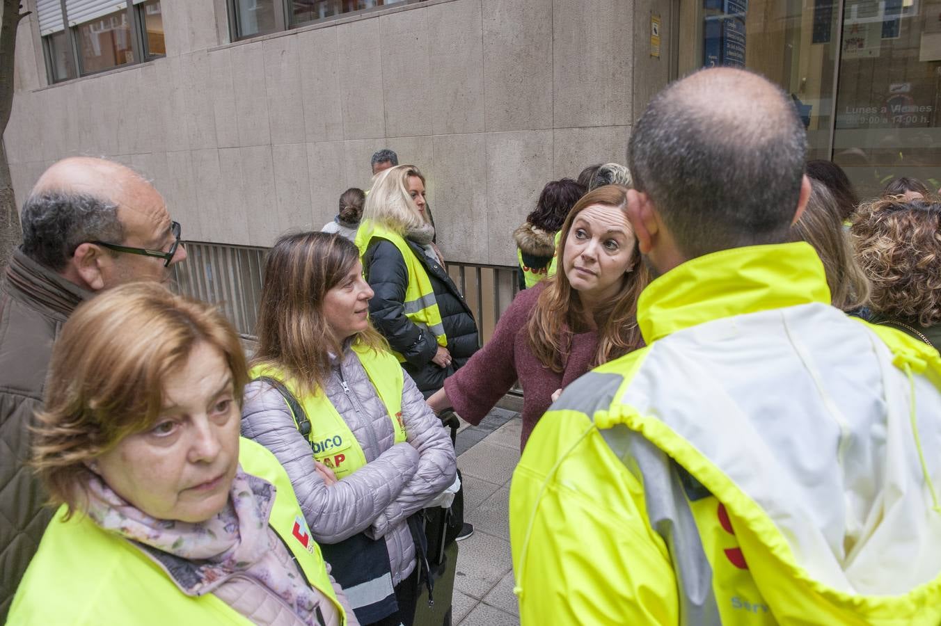 Fotos: Los trabajadores del SUAP se cioncentran ante Sanidad