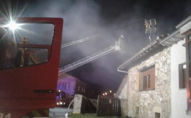 Se quema parte de una casa en la localidad campurriana de Orzales