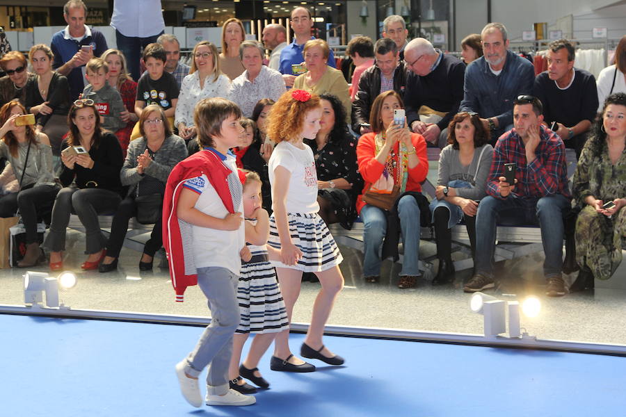 Pequeños de toda la región protagonizaron el desfile primavera-verano de El Corte Inglés