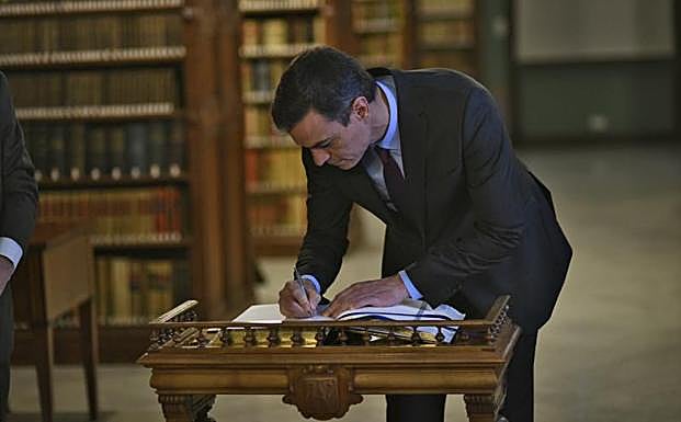 Pedro Sánchez visita la Real Academia Española.