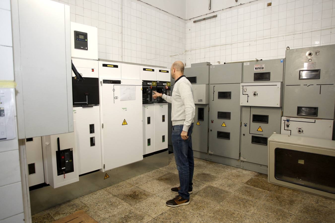 Sala de los equipamientos técnicos del reformado centro de especialidades