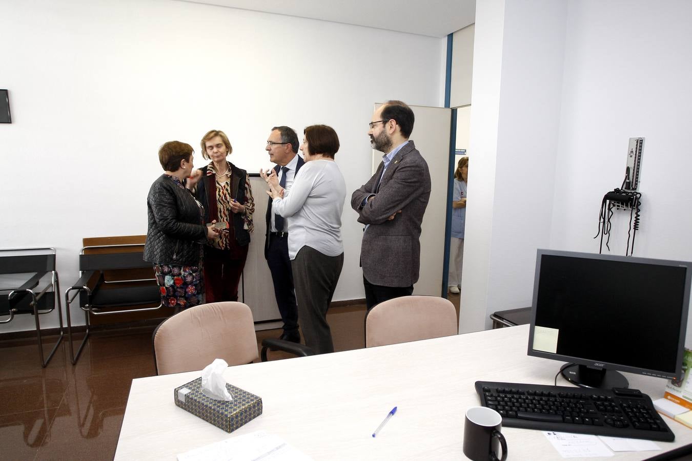 María Luia Real junto a al alcalde de Torrelavega y los responsables del centro visitan las instalaciones 