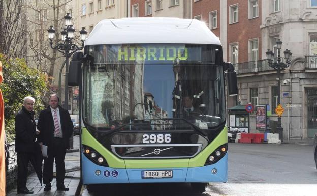 Santander adquiere seis nuevos autobuses híbridos y tres microbuses 