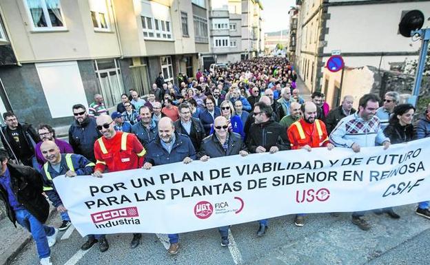 Protesta de la plantilla de Sidenor por las calles de Reinosa el pasado febrero. 