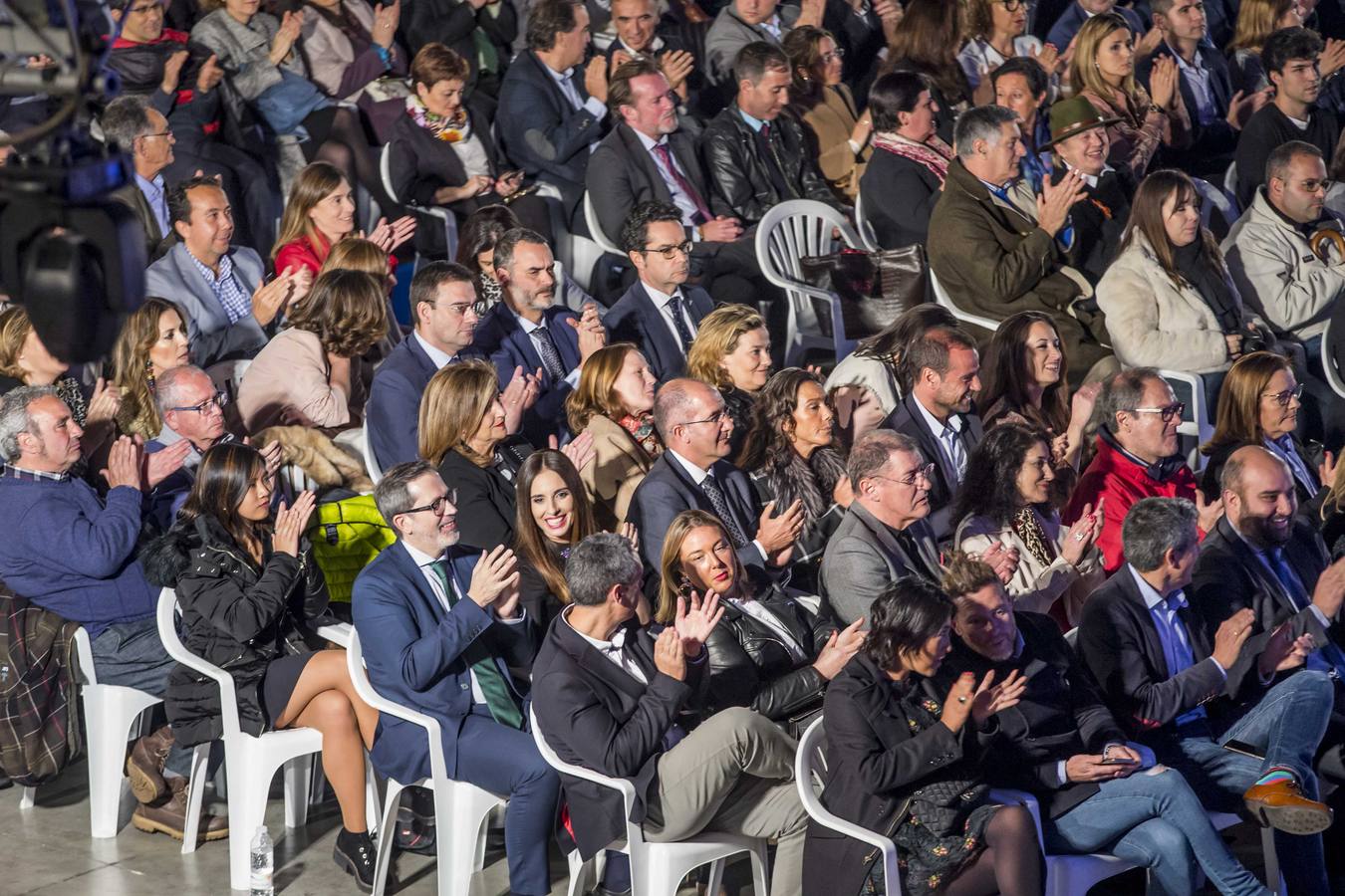 Personas de la política, el deporte y la cultura siguieron la gala.