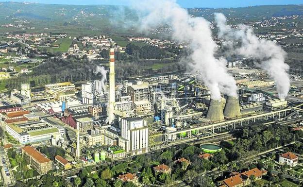 Imagen aérea del complejo industrial que Solvay tiene en la localidad torrelaveguense de Barreda.