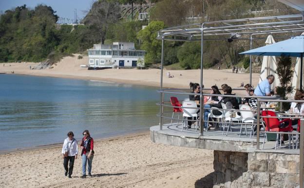 Imagen de la playa de La Magdalena, desde la terraza del balneario, esta misma semana. 