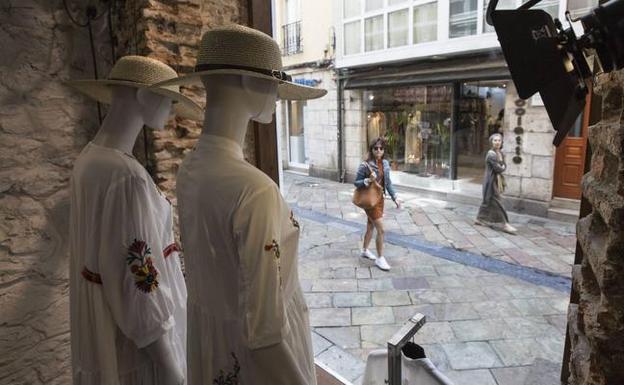 El pequeño comercio abrirá este jueves, el sábado y el domingo para aprovechar el turismo