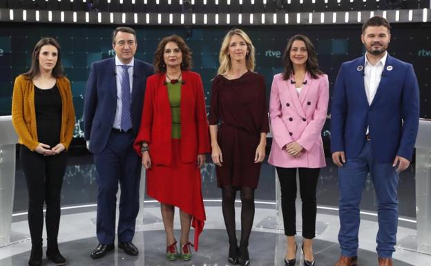 Irene Montero (Unidas Podemos), Aitor Esteban (PNV), Maria Jesús Montero (PSOE), Cayetana Álvarez de Toledo(PP), Inés Arrimadas (Ciudadanos) y Gabriel Rufian (ERC),i-d, poco antes del debate electoral que protagonizaron el martes en TVE