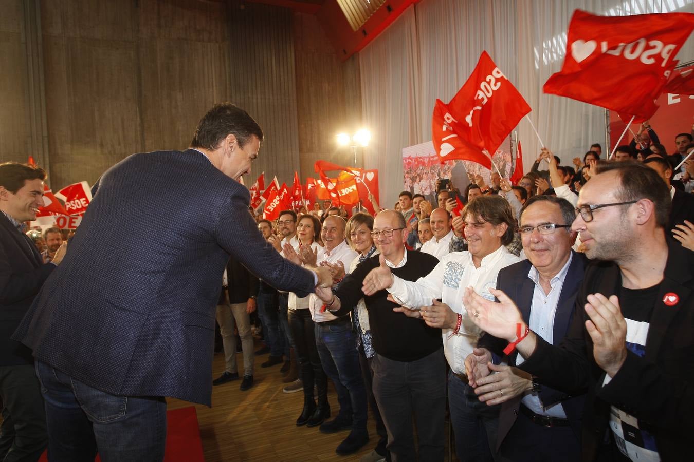 Fotos: Pedro Sánchez hace campaña en Cantabria