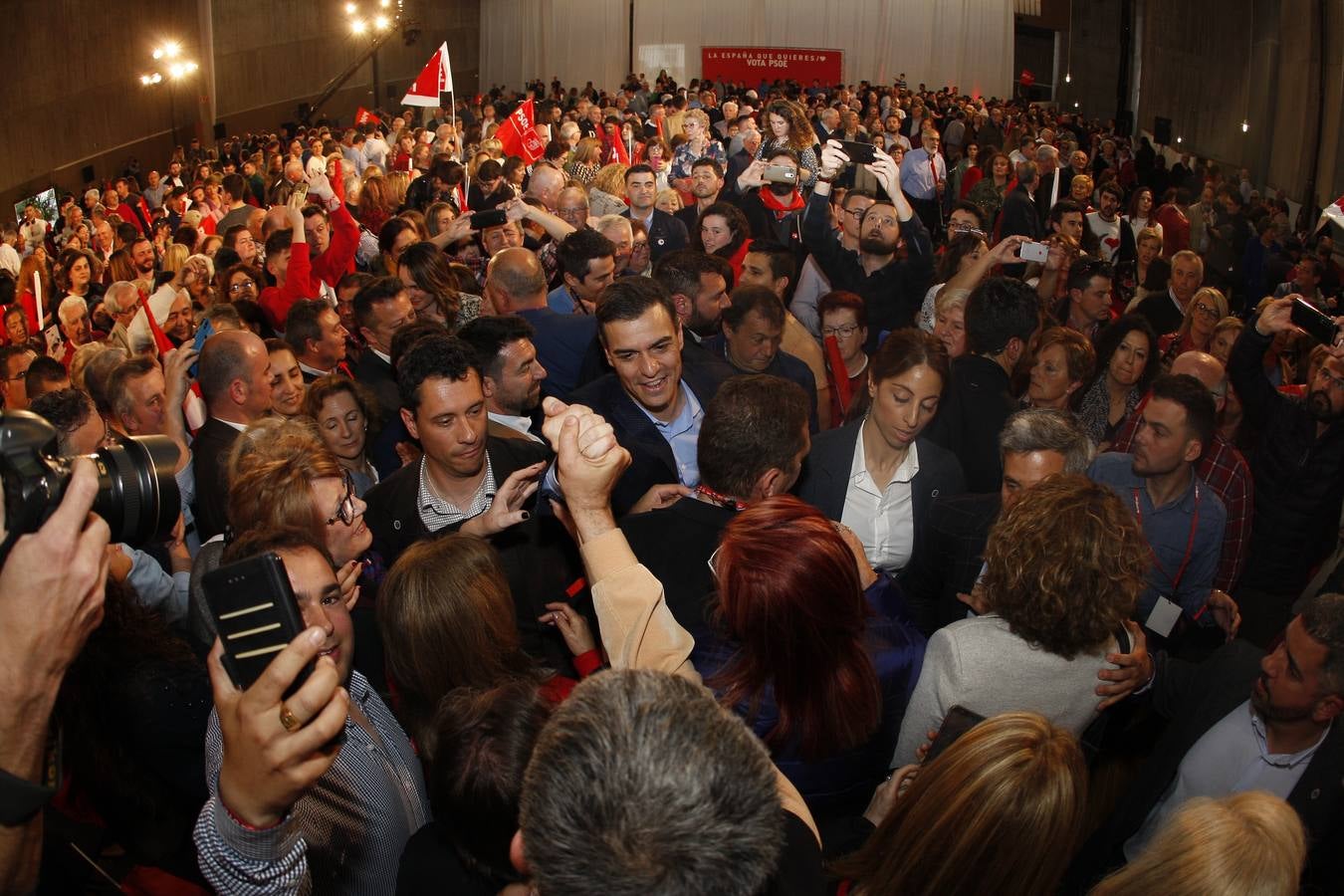 Fotos: Pedro Sánchez hace campaña en Cantabria