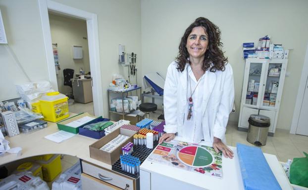 Rocío Cardeñoso, presidenta del Colegio de Enfermería, en su consulta de Atención Primaria. 