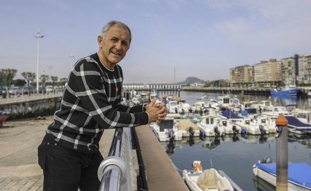 Luis Santos Clemente, en el Barrio Pesquero de Santander.