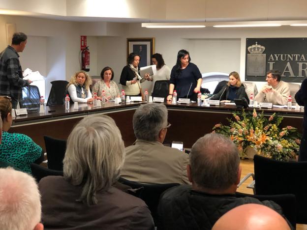 La oposición de Laredo tacha a López Visitación de «tránsfuga» al dejar el PSOE