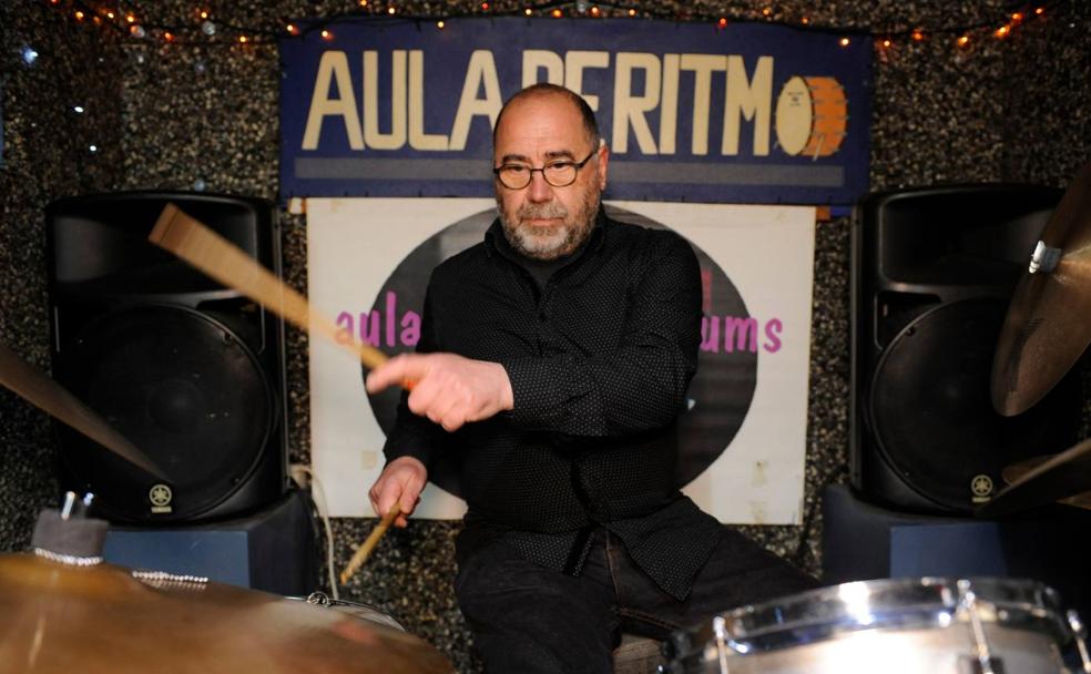 Centrado en el jazz, Pilatti compagina su labor de músico con la docencia de la percusión en Cantabria. 