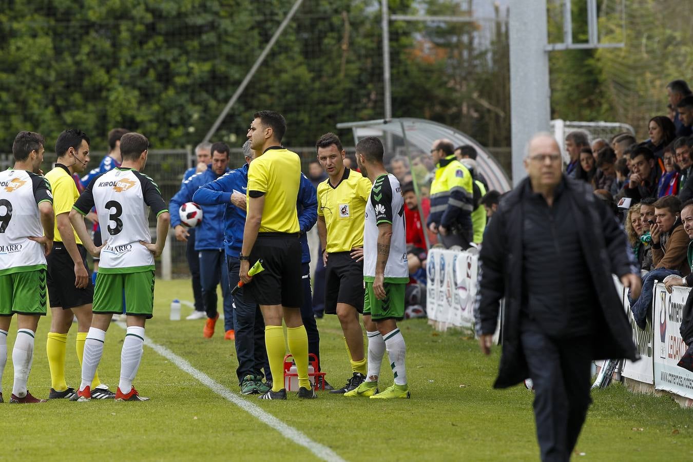 El Racing estropeó un gran partido en el último minuto y tuvo que esperar para ser campeón