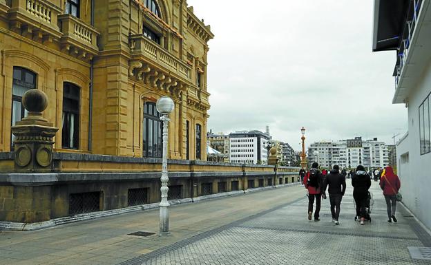 La zona de San Sebastián donde ocurrió el suceso sobre las 05.00 horas de ayer, entre el Club Náutico y el Ayuntamiento. 