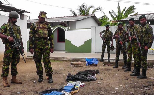 Materiales y explosivos incautados a los terrorista de Estado Islámico en Sri Lanka.