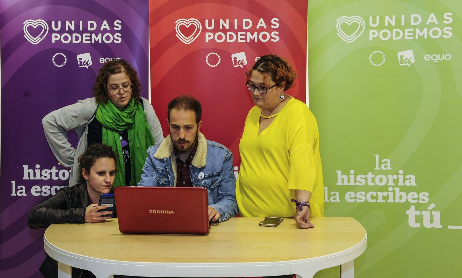 Del Piñal sigue los avances de los escrutinios en la sede de Podemos