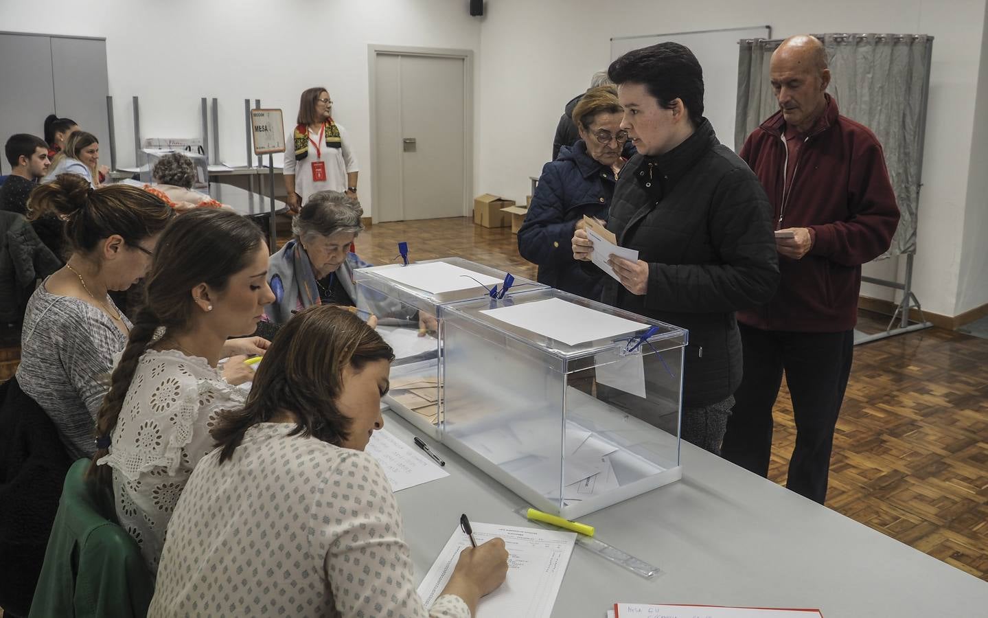 Así están siendo las votaciones en los diferentes colegios de Cantabria.