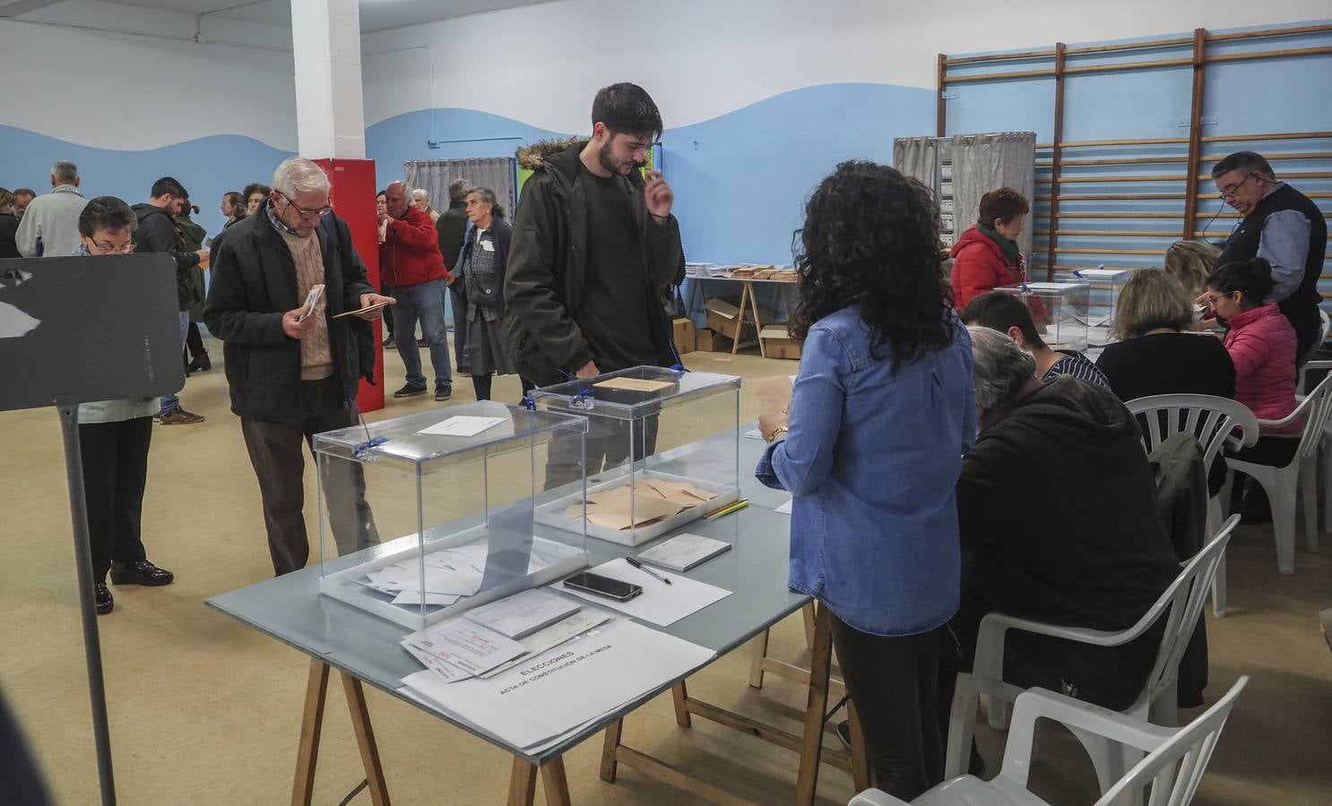 Así están siendo las votaciones en los diferentes colegios de Cantabria.