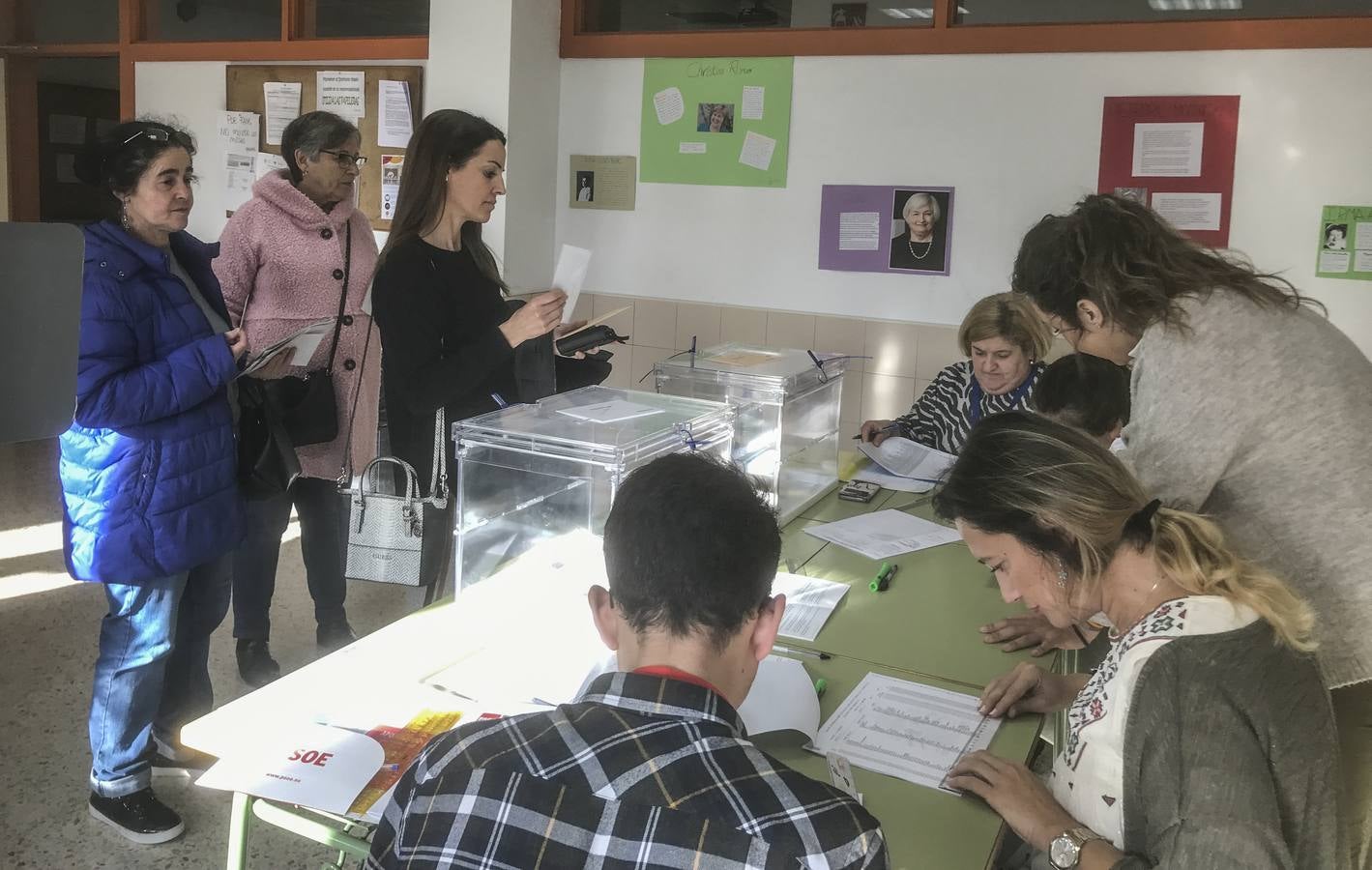 Así están siendo las votaciones en los diferentes colegios de Cantabria.