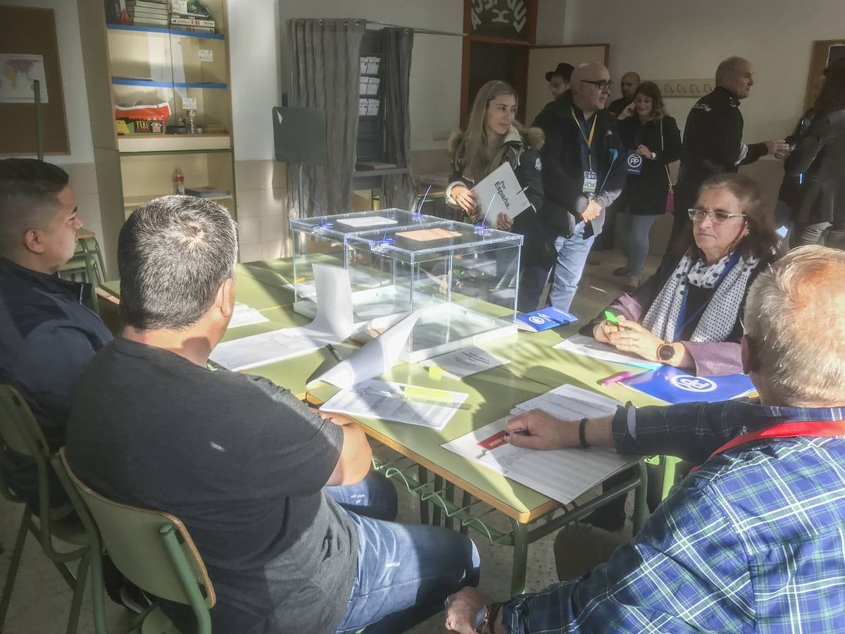 Así están siendo las votaciones en los diferentes colegios de Cantabria.