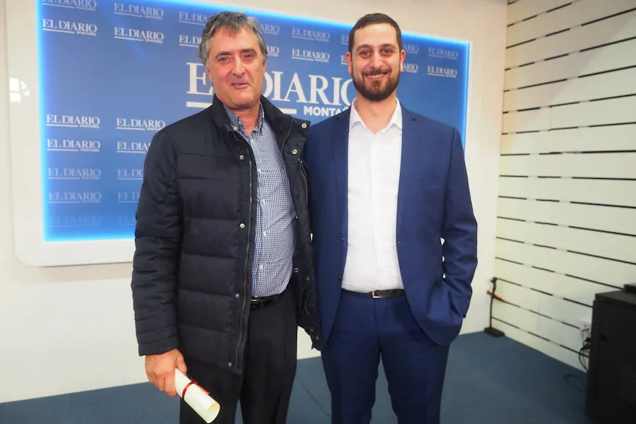 Panadería Elechino (Santander). Recogió el diploma Víctor Ramón Castanedo. A la derecha, su hijo Víctor Castanedo.