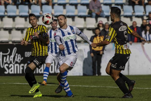 Primo, muy activo durante el partido, no logró marcar para su equipo. :: daniel pedriza