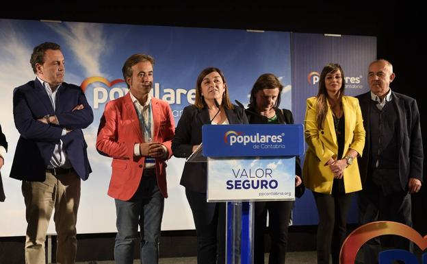 Buruaga responsabiliza a Vox de la debacle del PP en Cantabria
