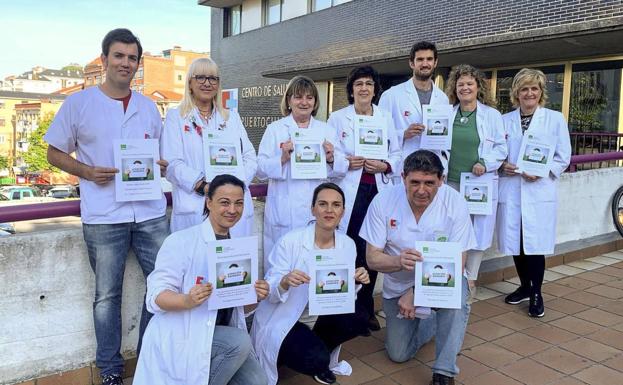 Concentraciones de enfermeros a las puertas de los centros de salud de Cantabria.