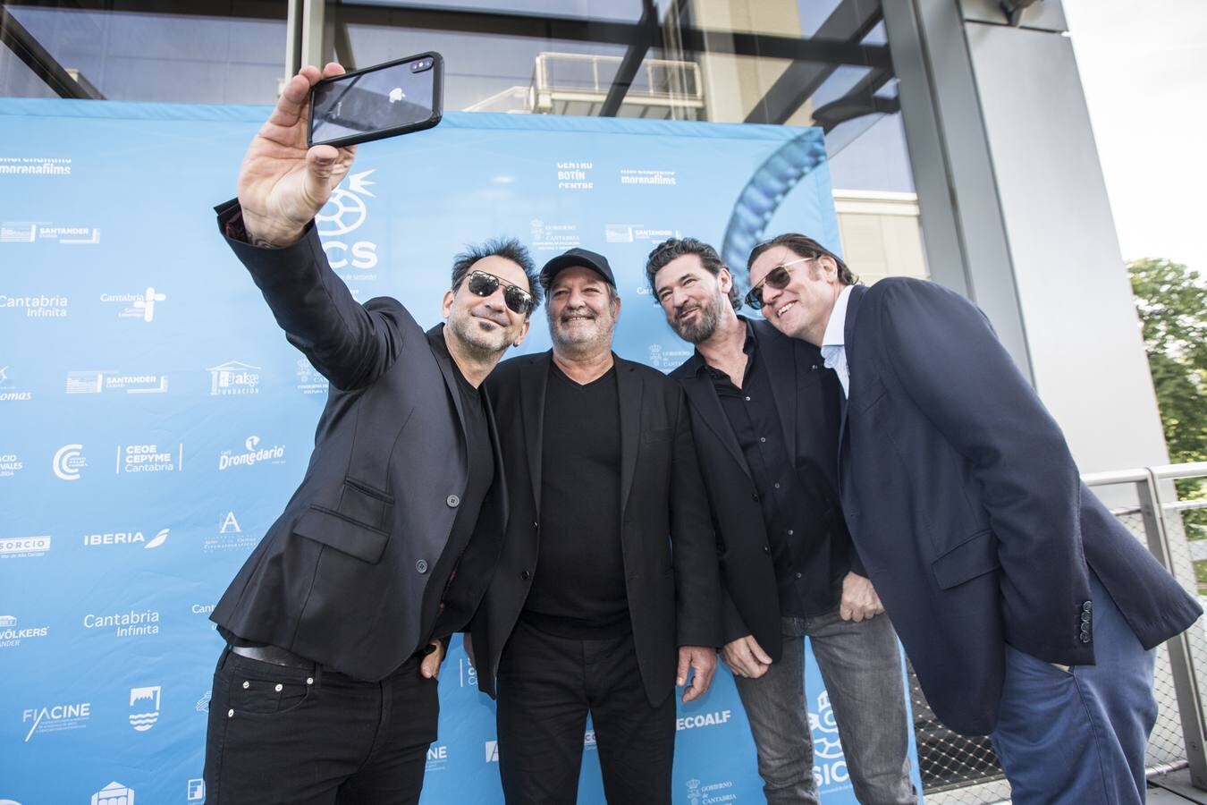 Selfi para inmortalizar el momento conPablo Traperos, Perugorria, Médem y Álvaro Longoria