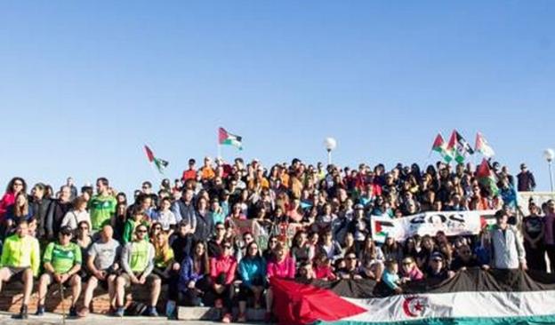 Imagen de archivo de los participantes de la V Marcha Solidaria por el Sáhara entre Laredo y Colindres.