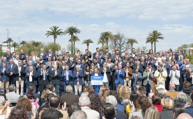 El PP ha presentado a sus 102 candidatos a las alcaldías de todos los municipios de Cantabria.