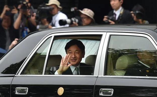 Empieza el reinado del nuevo emperador de Japón tras la abdicación de su padre