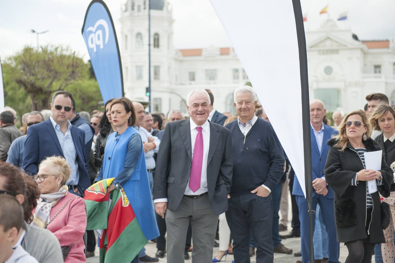 María José Sáenz de Buruaha ha dirigido la presentación de los candidatos populares a las alcaldías de todos municipios de Cantabria que ha tenido lugar este miércoles, 1 de mayo, en la terraza de la primera playa del Sardinero en Santander