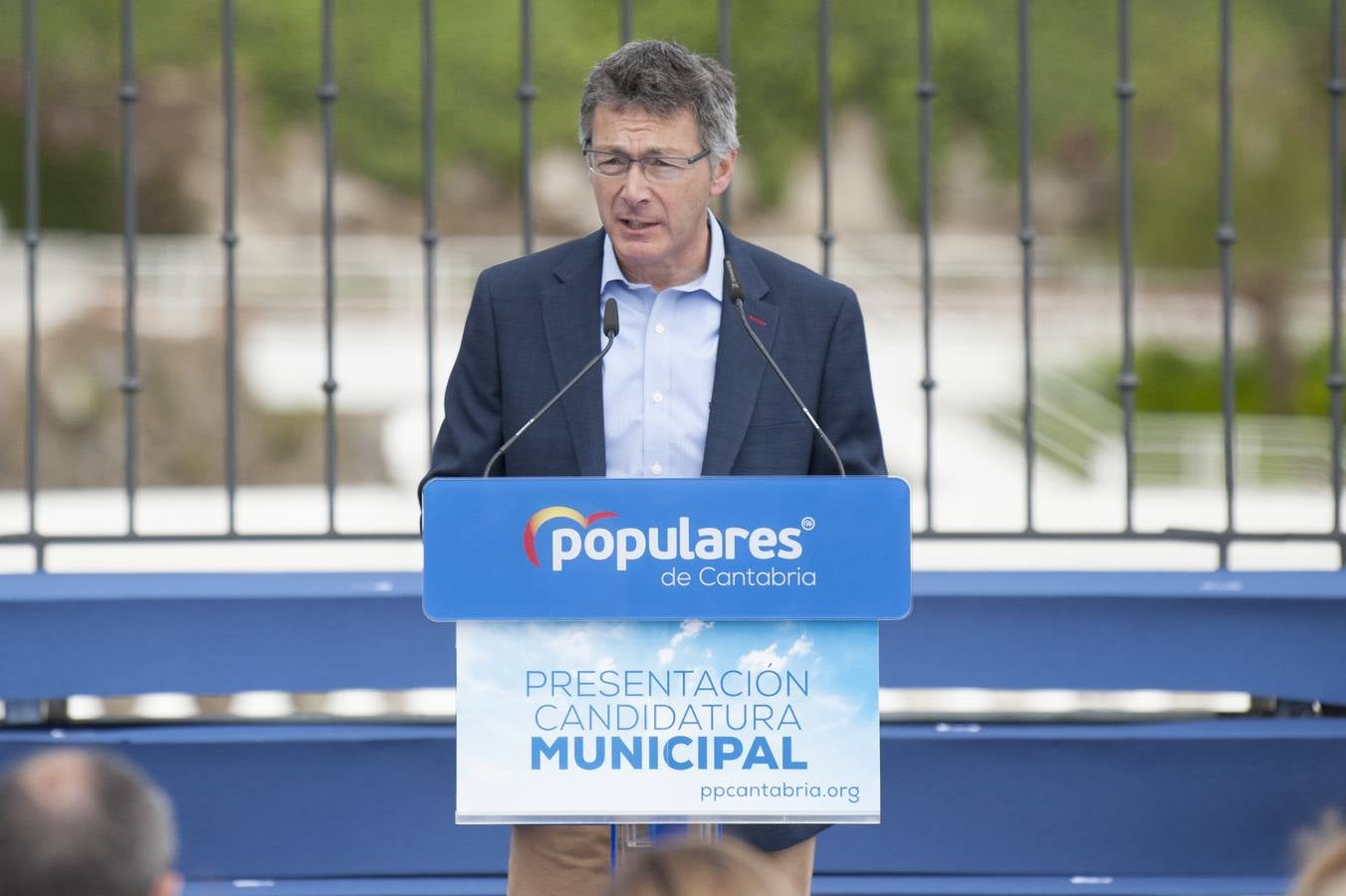 María José Sáenz de Buruaha ha dirigido la presentación de los candidatos populares a las alcaldías de todos municipios de Cantabria que ha tenido lugar este miércoles, 1 de mayo, en la terraza de la primera playa del Sardinero en Santander