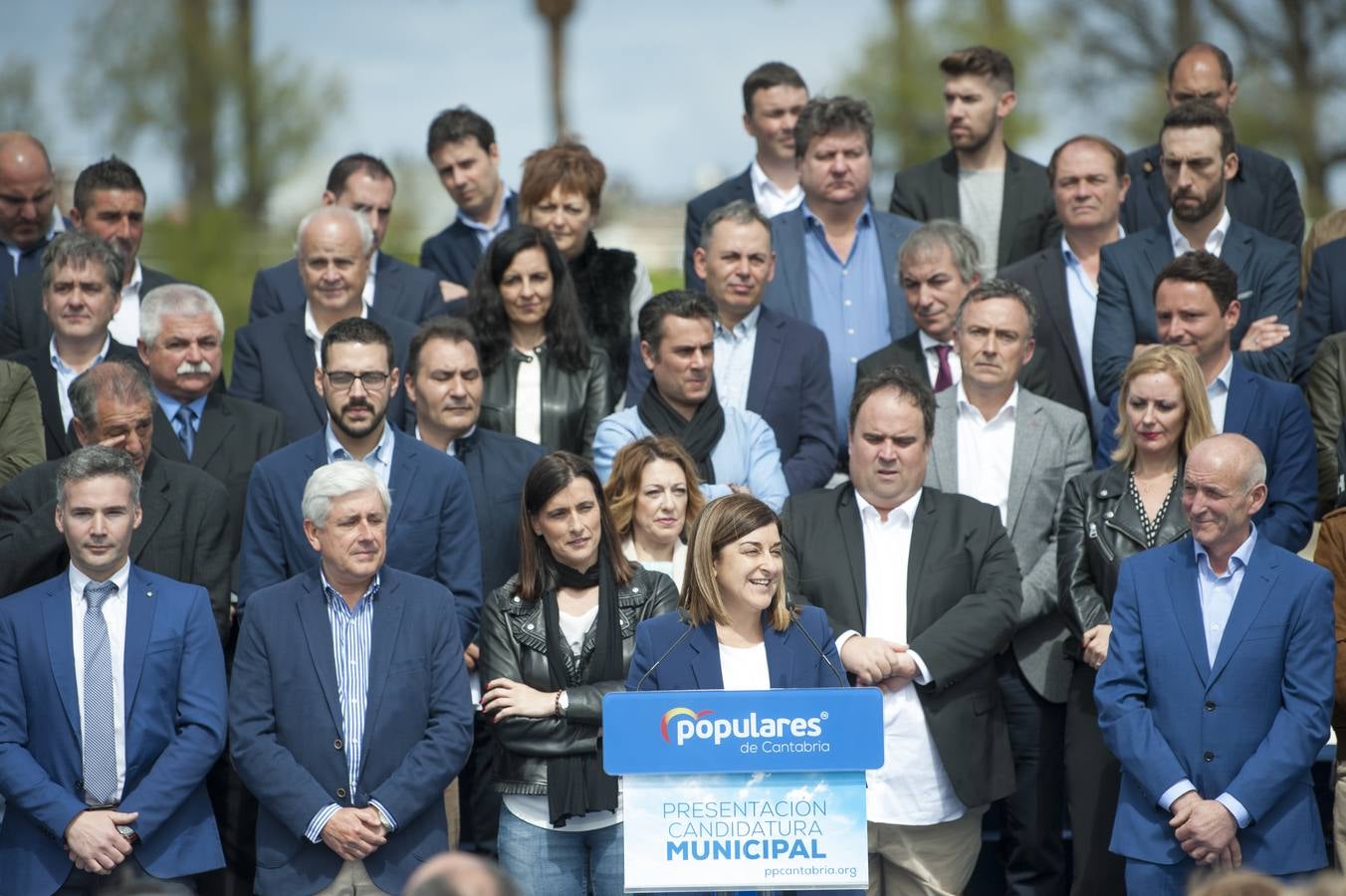 María José Sáenz de Buruaha ha dirigido la presentación de los candidatos populares a las alcaldías de todos municipios de Cantabria que ha tenido lugar este miércoles, 1 de mayo, en la terraza de la primera playa del Sardinero en Santander