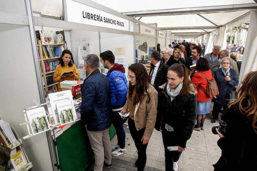 Fotos: La Feria del Libro de Torrelavega